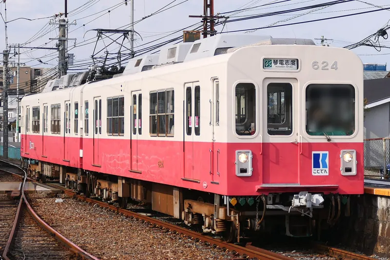 志度線の電車（行き先表示は「琴電志度」）